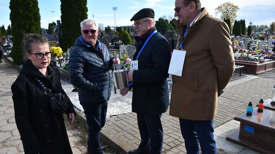 1 listopada - Dzień Zadumy i Pamięci o Zmarłych