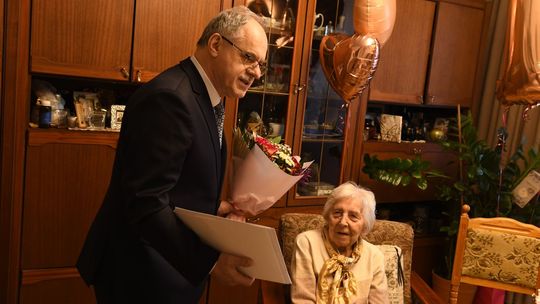 100 lat Pani Haliny Polakowskiej. Wyjątkowy jubileusz w Suwałkach 100 lat Pani Haliny Polakowskiej. Wyjątkowy jubileusz w Suwałkach