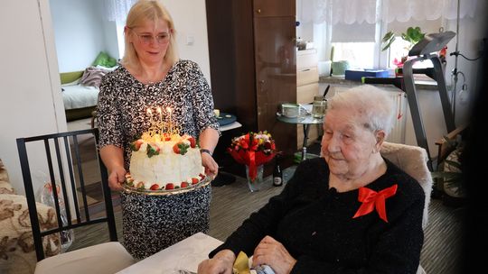 🎉 103. urodziny Pani Wandy Czuper. Wyjątkowy jubileusz w Gminie Raczki 🎂