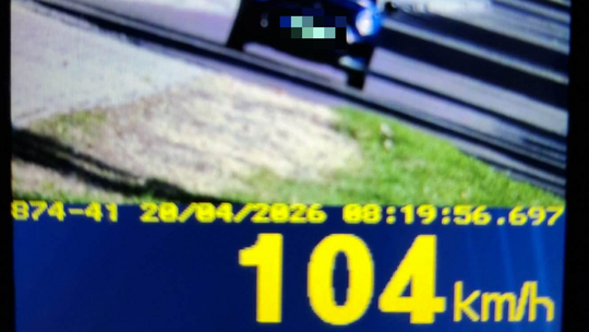 104 km/h w terenie zabudowanym. 45-latek stracił prawo jazdy