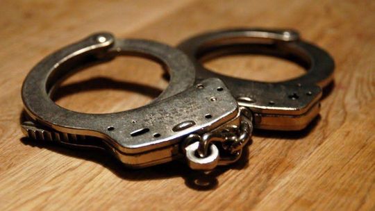 30-latek zaatakował ratownika medycznego i policjantów. Grożą mu 3 lata więzienia