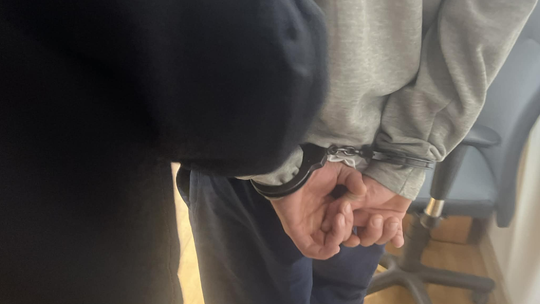 🛍️ 36-latek ukradł perfumy. Wpadł dzięki monitoringowi i szybkiej reakcji ochrony 🚓 🛍️ 36-latek ukradł perfumy. Wpadł dzięki monitoringowi i szybkiej reakcji ochrony 🚓