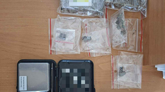 🚨 46-latek z Suwałk zatrzymany za posiadanie narkotyków – ponad pół kilograma środków odurzających 🚨 46-latek z Suwałk zatrzymany za posiadanie narkotyków – ponad pół kilograma środków odurzających