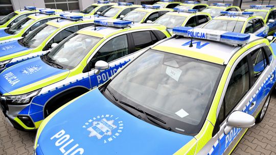 48 nowych samochodów dla podlaskiej Policji – nowoczesne Suzuki S-Cross trafiły do jednostek garnizonu 🚘 48 nowych samochodów dla podlaskiej Policji – nowoczesne Suzuki S-Cross trafiły do jednostek garnizonu 🚘