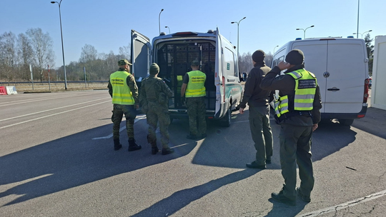 5 cudzoziemców zatrzymanych po nielegalnym przekroczeniu granicy polsko-litewskiej 5 cudzoziemców zatrzymanych po nielegalnym przekroczeniu granicy polsko-litewskiej