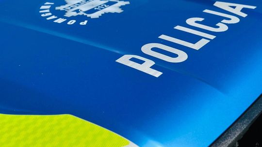 500 zł mandatu za odpalenie racy na meczu. 17-latek ukarany przez policję