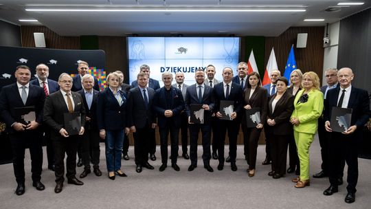 6 milionów złotych na sport w podlaskich gminach! 🏟️⚽🛠️