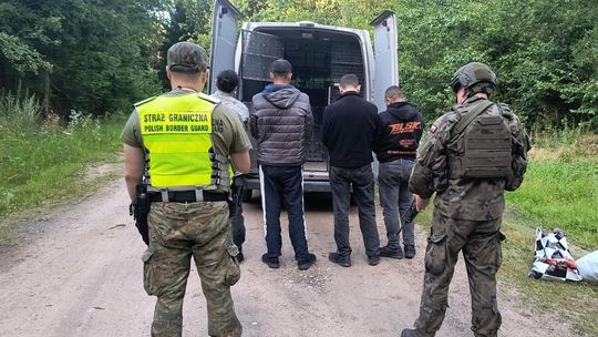 8 migrantów zatrzymanych na granicy z Litwą. Wszyscy zostali przekazani stronie litewskiej