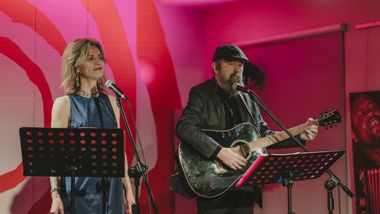 ✨ 9 grudnia w Kawiarence Artystycznej SOK odbył się piękny, przedświąteczny koncert duetu „Krzysztof i Olena” pt. „Nad światem cicha noc”. ✨ 9 grudnia w Kawiarence Artystycznej SOK odbył się piękny, przedświąteczny koncert duetu „Krzysztof i Olena” pt. „Nad światem cicha noc”.