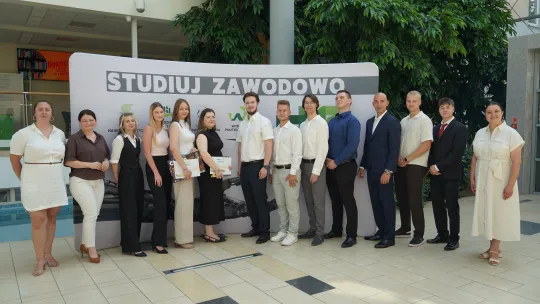 Absolwenci logistyki i pedagogiki odebrali przepustkę do zawodowej przyszłości