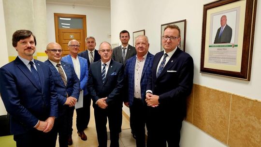 Adam Ołów dołączył do Galerii Zasłużonych w suwalskim ratuszu! 🎖