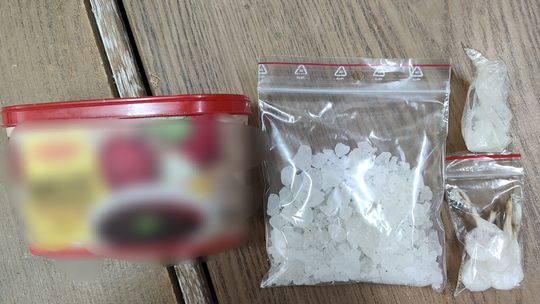 🚔 Areszt za narkotyki – 22-latek z Augustowa zatrzymany z „kryształem” 💊