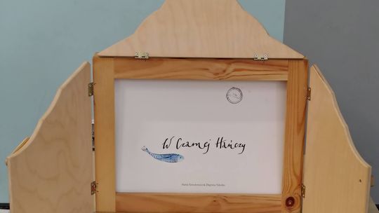 „Artyści z natury” zakończyli wakacyjne zajęcia w bibliotece. Dzieci tworzyły, szyły i sadziły