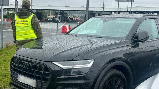 Audi Q8 warte 355 tys. zł odzyskane na granicy w Kuźnicy