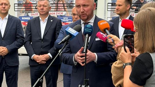 🚌👮 Autobusy przypominają o bezpieczeństwie. PKS Nova i Policja ruszyły ze wspólną kampanią