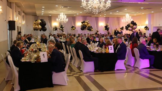 Rozpoczął się XIV Bal Charytatywny. Pomoc, elegancja i wspólne działanie w jednym celu