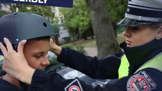 Bezpieczna droga do szkoły. Policja przekazuje dzieciom kaski i przypomina o nowych przepisach