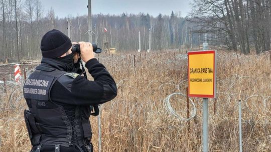 🚨 Blisko 40 prób nielegalnego przekroczenia granicy w trzy dni. Podlaska Straż Graniczna podsumowuje weekend na granicy z Białorusią 🚧 🚨 Blisko 40 prób nielegalnego przekroczenia granicy w trzy dni. Podlaska Straż Graniczna podsumowuje weekend na granicy z Białorusią 🚧