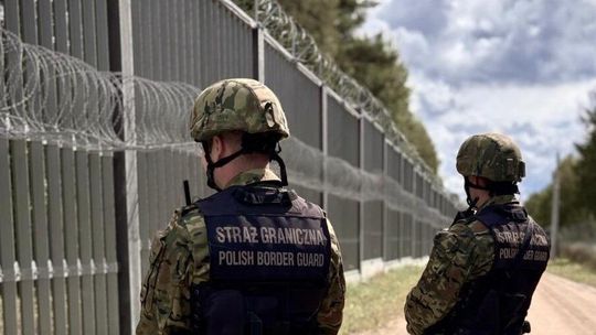 🚨 Blisko 80 prób nielegalnego przekroczenia granicy w trzy dni! Straż Graniczna reagowała na agresywne zachowania migrantów ⚠️