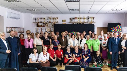 🌾 Blisko milion złotych dla KGW i stowarzyszeń. Podpisano kolejne umowy z organizacjami z Podlaskiego