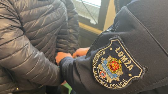 Bójka o 17-latkę na Placu Kościuszki. Cztery osoby zatrzymane, nagranie z monitoringu 🎥 Bójka o 17-latkę na Placu Kościuszki. Cztery osoby zatrzymane, nagranie z monitoringu 🎥