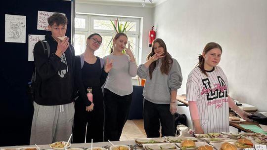 Charytatywny kiermasz w Zespole Szkół nr 4 w Suwałkach. Pomoc trafiła do podopiecznych KOTOS Charytatywny kiermasz w Zespole Szkół nr 4 w Suwałkach. Pomoc trafiła do podopiecznych KOTOS