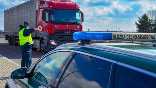 Ciężarówki jechały na oleju opałowym. Kierowcy ukarani wysokimi grzywnami