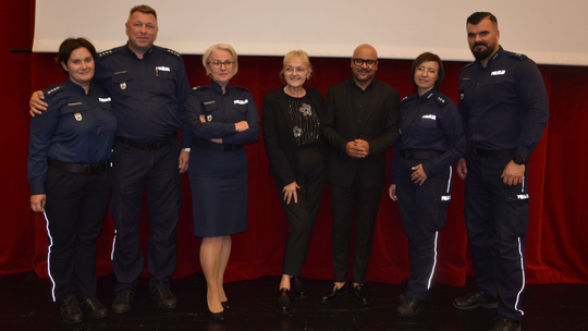 👮‍♂️ Debata o bezpieczeństwie w Suwałkach – uzależnienia i przemoc 🚫🍷👊