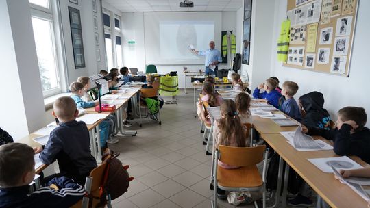 Detektywi, media i muzyka. Uniwersytet Dziecięcy znów zaskoczył w Suwałkach 🎓✨