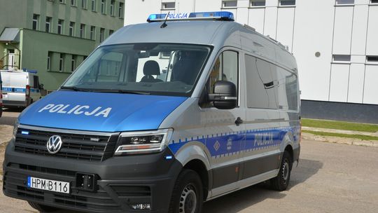 Driftowanie na parkingu zakończone utratą prawa jazdy i mandatem 🏎️💨