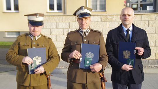 🎖️ Dyrektor Szkoły Podstawowej w Przebrodzie wyróżniony Odznaką Pamiątkową 2 Batalionu Czołgów 🎖️ Dyrektor Szkoły Podstawowej w Przebrodzie wyróżniony Odznaką Pamiątkową 2 Batalionu Czołgów