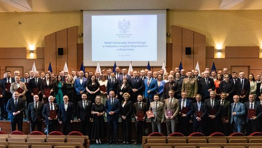 Dzień Samorządu Terytorialnego w Podlaskim Urzędzie Wojewódzkim. Uhonorowano zasłużonych dla samorządności
