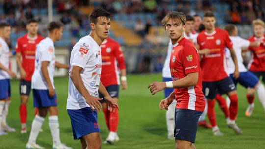 Dziś ostatni ligowy mecz w tym roku. Biało-niebiescy zagrają w Ząbkach z miejscową Ząbkovią Dziś ostatni ligowy mecz w tym roku. Biało-niebiescy zagrają w Ząbkach z miejscową Ząbkovią