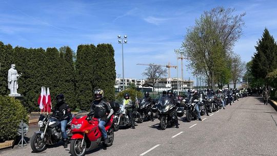 🏍️ Dziś z placu apelowego 14. Pułku Przeciwpancernego wystartował VII Motocyklowy Rajd Weterana!