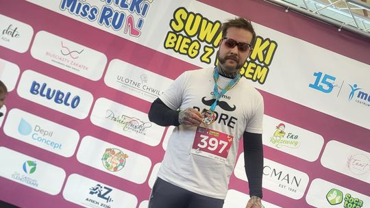 Fakir z Augustowa nie zwalnia tempa. Bartek Wiśniewski chce pobić rekord Guinnessa w firewalkingu 🔥