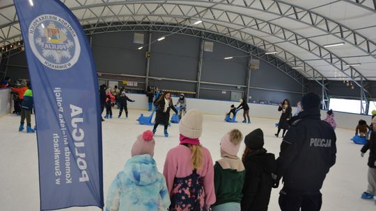 Feryjne spotkanie na lodowisku. Nauka przez zabawę i zdrową rywalizację