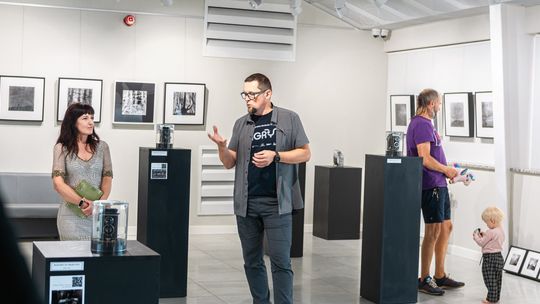 📸 Finisaż wystawy „Fotografie niespieszne” Huberta Stojanowskiego