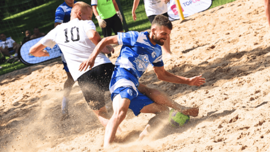 ⚽🌞 Futbolowe emocje na piasku – Festiwal Zabawy 2025 nad Zalewem Arkadia
