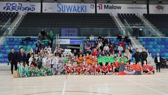 🎄⚽ Gwiazdowy Turniej Rocznika 2017 w Suwałkach zakończony! Emocje, poziom i świąteczna atmosfera ⚽🎄 🎄⚽ Gwiazdowy Turniej Rocznika 2017 w Suwałkach zakończony! Emocje, poziom i świąteczna atmosfera ⚽🎄