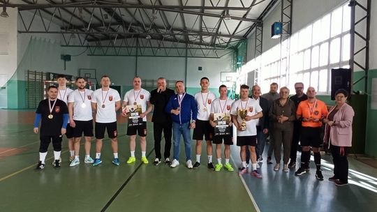 ⚽️ Halowy Turniej Piłki Nożnej o Puchar Wójta Gminy Wiżajny – emocje i sportowa rywalizacja! 🏆