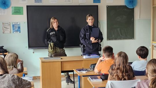 Hejt, cyberprzemoc i niebezpieczne przedmioty. Straż Graniczna rozmawiała z uczniami