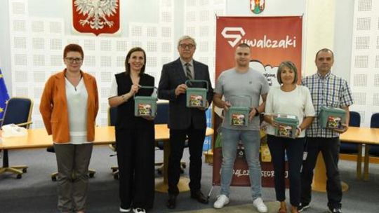 III edycja programu „Suwalczaki Segregują BIO odpady”. Mieszkańcy kolejnych bloków otrzymają pojemniki