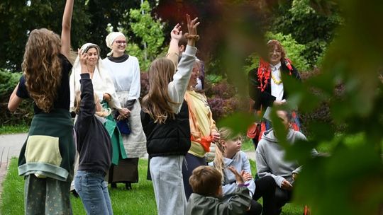 IX Piknik na Klonowej i Narodowe Czytanie. Były „Dziady”, dawne zabawy i leśne zagadki