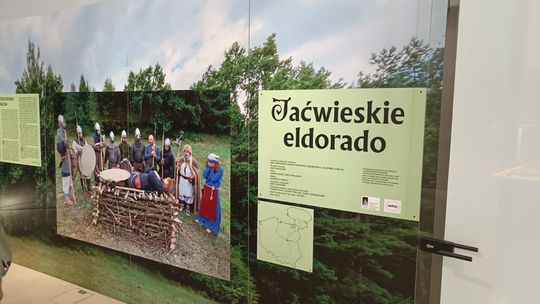 „Jaćwieskie eldorado” dotarło do Warszawy. Wystawa suwalskiego muzeum otwarta w Państwowym Muzeum Archeologicznym