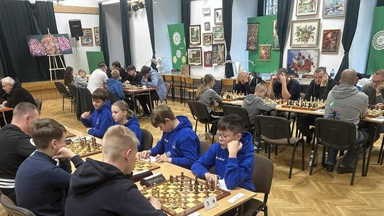 Jaćwież Suwałki Mistrzem Podlasia! Historyczny triumf w Augustowie w szachach klasycznych