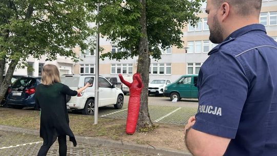 💨 Jak bezpiecznie używać gazu pieprzowego? Pracownicy uczelni w Suwałkach już to wiedzą!
