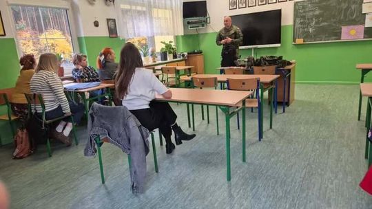 Jak reagować, gdy zabraknie prądu, wody i łączności? Szkolenie w szkole w Białobrzegach