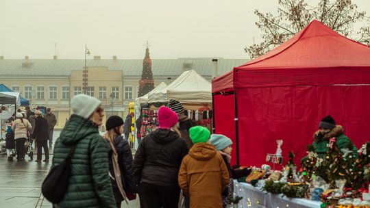Jarmark Świąteczny rozpoczął się na Placu Marii Konopnickiej Jarmark Świąteczny rozpoczął się na Placu Marii Konopnickiej