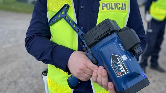 🚗 Jechał 140 km/h tam, gdzie było 70. Policja zatrzymała mu prawo jazdy i wystawiła 4 tys. zł mandatu