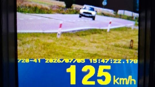 Jechała 125 km/h w terenie zabudowanym. Kierująca Mini Cooperem straciła prawo jazdy